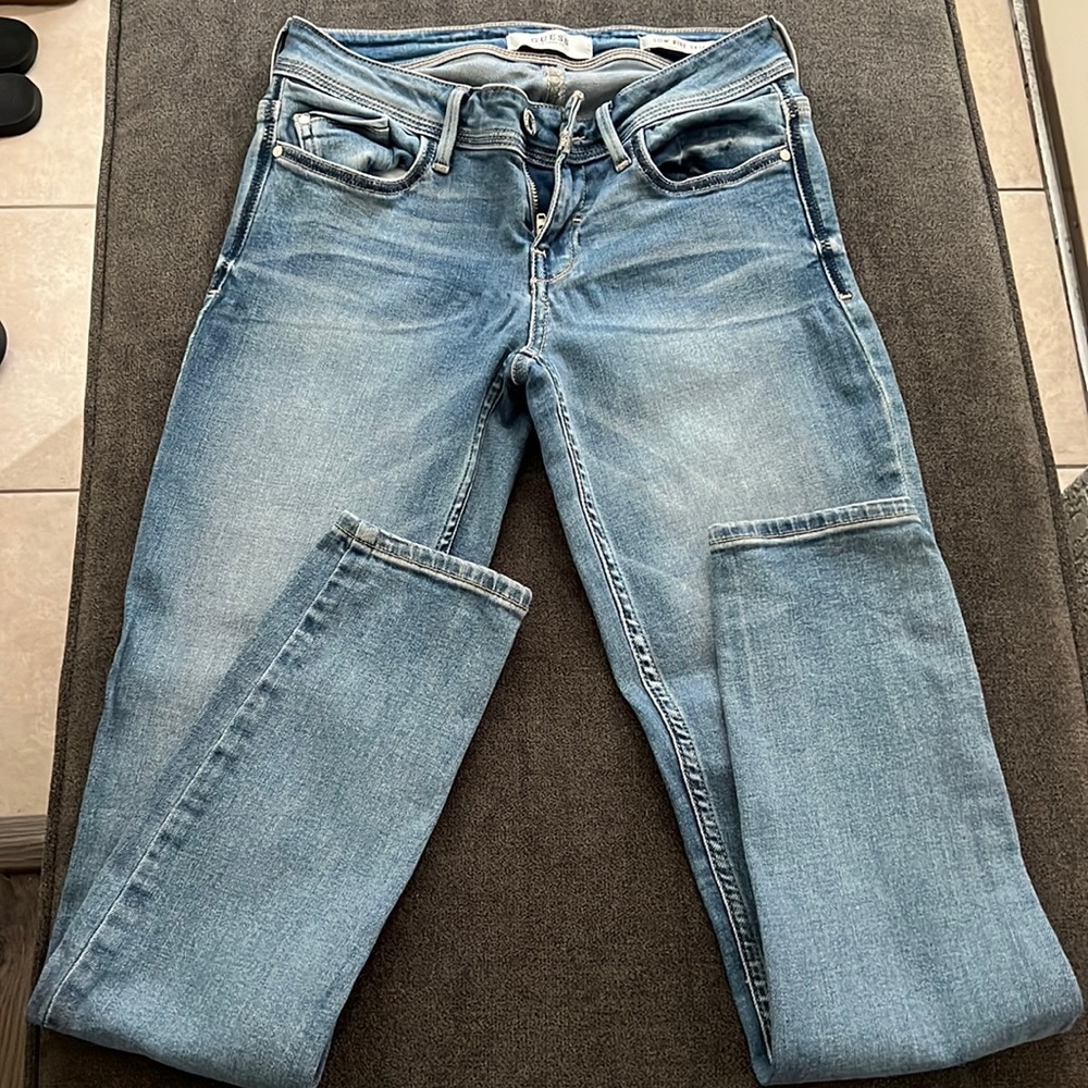 Guess womens Low Rise Skinny jeans , sz 25